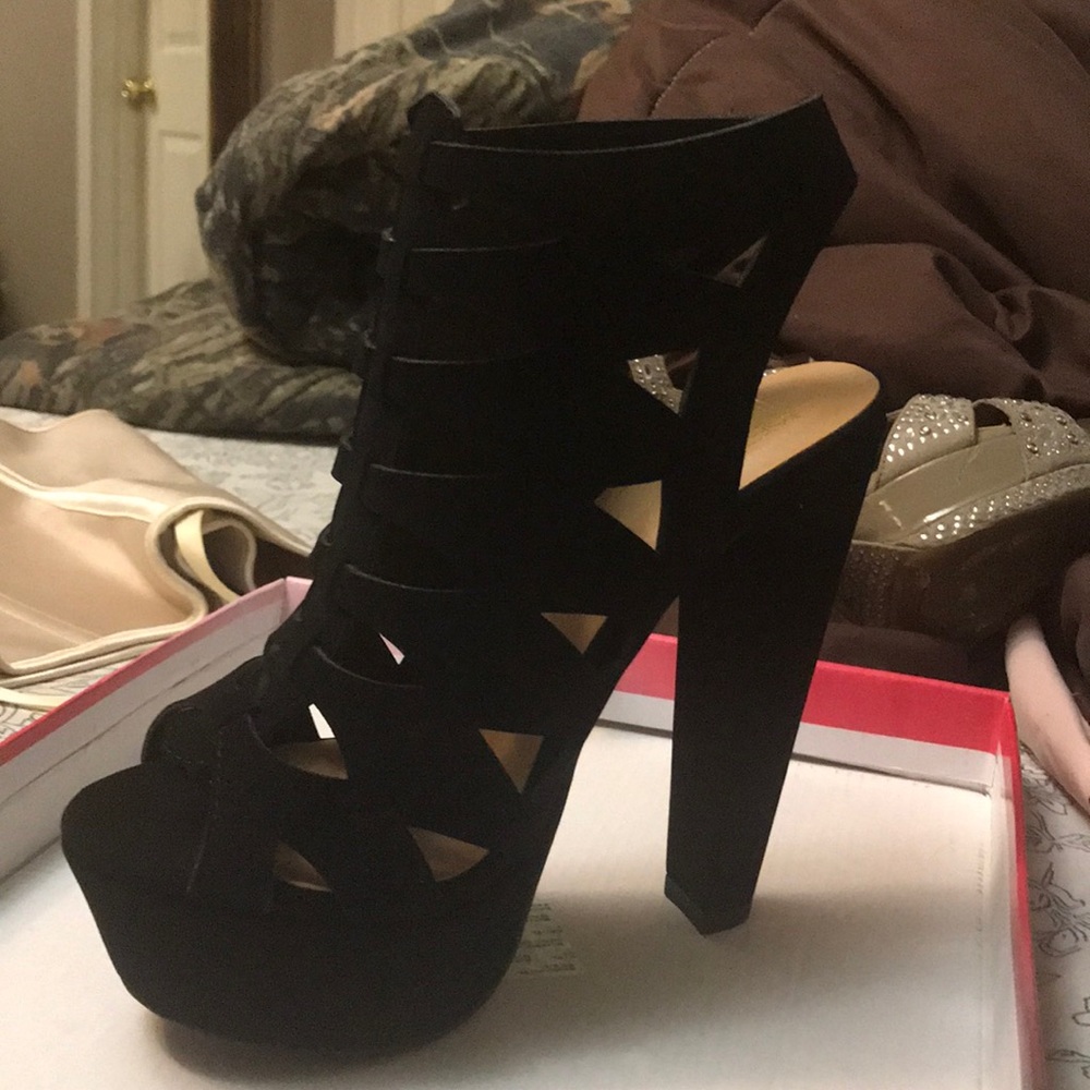 Brand New Size 6-1/2 Heels